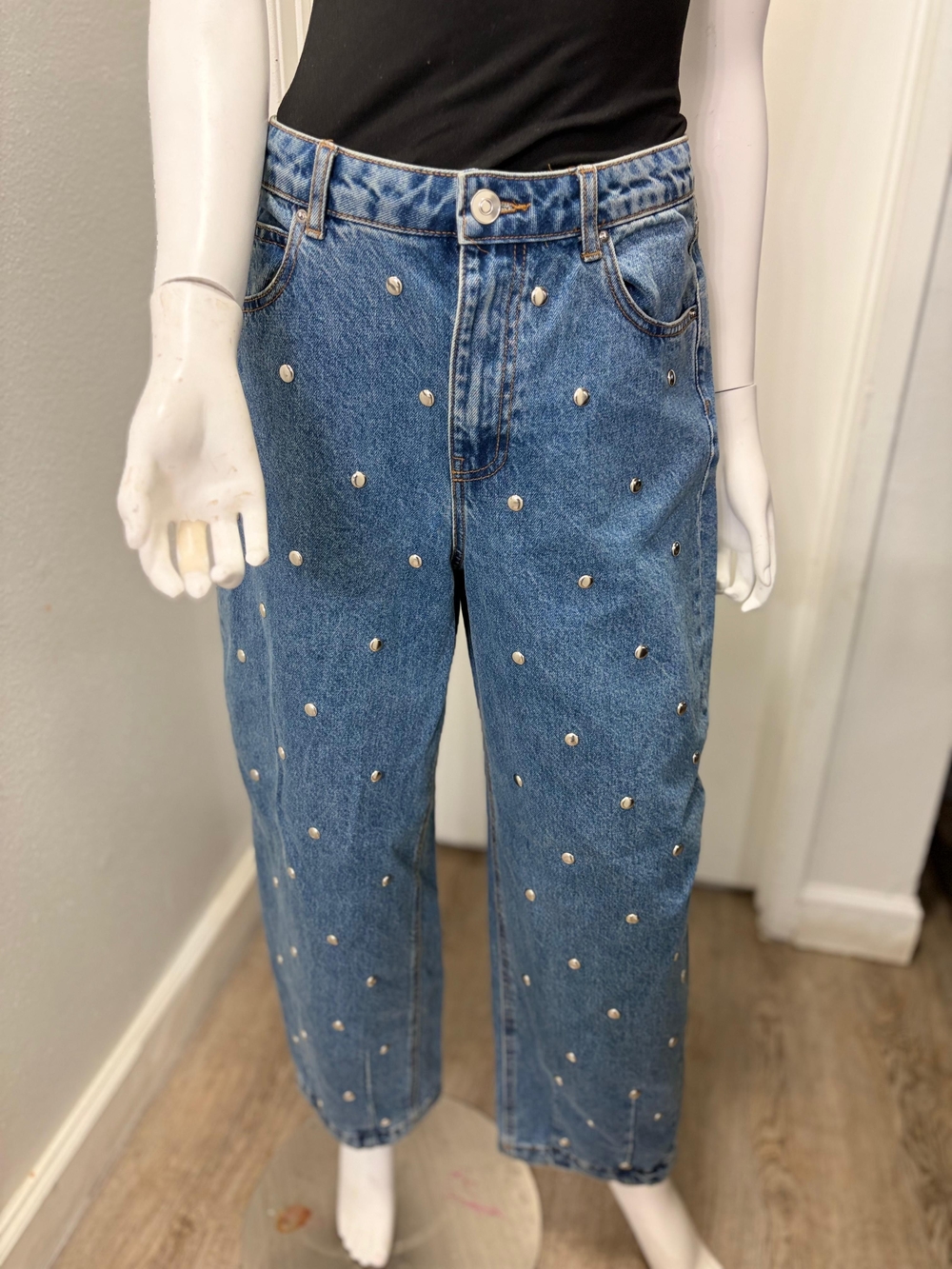 Embellished Boyfriend Jeans in Blue